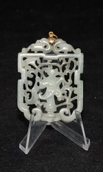 Antiker feinst gearbeiteter Anhänger in Nephrit Jade